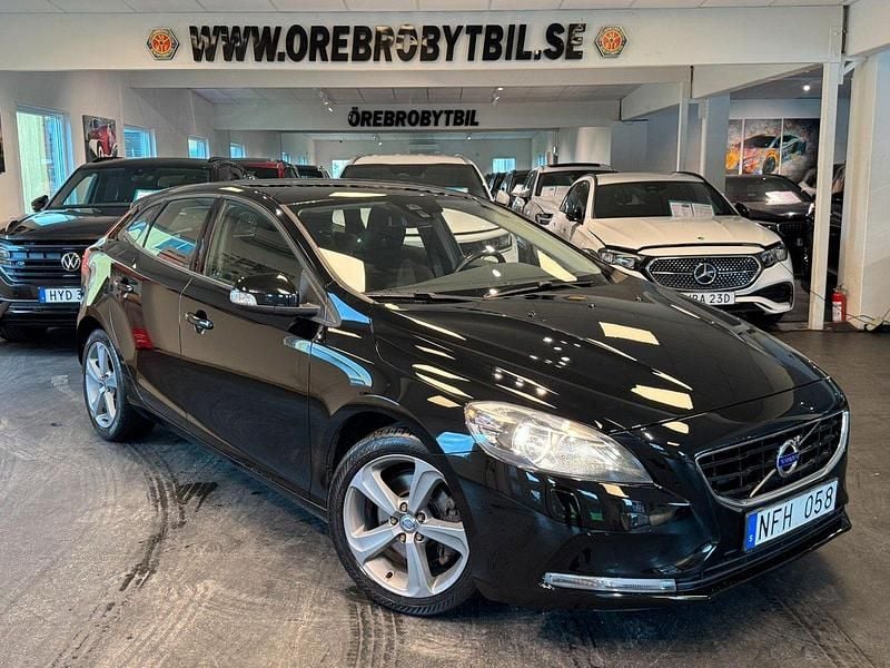 Svart Begagnad 2012 Volvo V40 Kombi | 119 900 kr (Marknadspris) - Bild 1/4