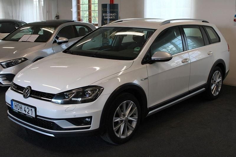 Vit Begagnad 2018 VW Golf Alltrack Kombi | 169 900 kr (Marknadspris) - Bild 1/4