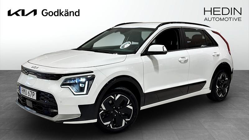 Vit (white) Begagnad 2022 Kia e-Niro SUV | 319 900 kr (Dyr) - Bild 1/4