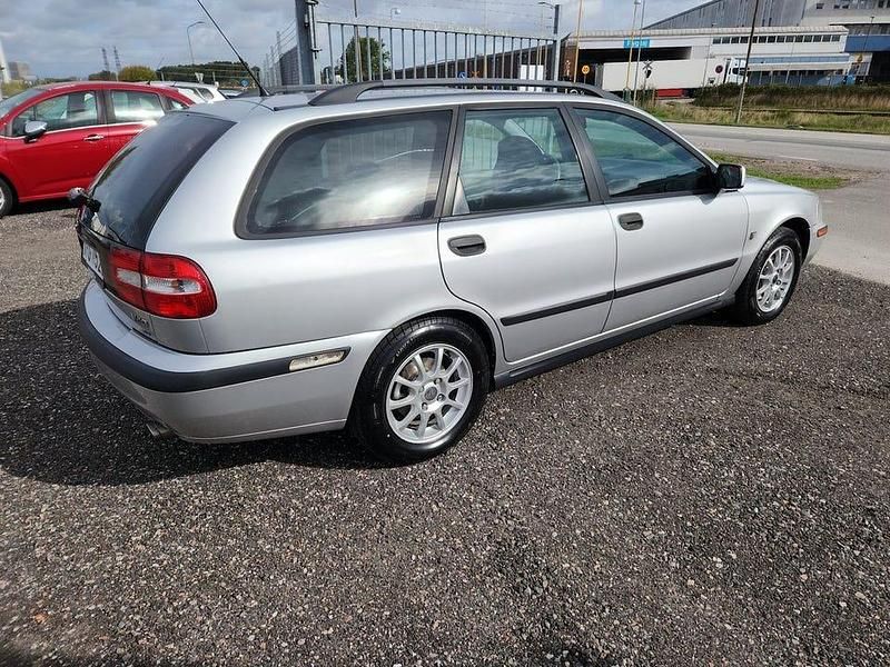 Begagnad Volvo V40 136 HK (100 kW) 2002 Grå Kombi