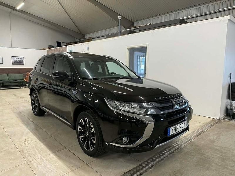 Begagnad Mitsubishi Outlander 203 HK (149 kW) 2017 Svart SUV
