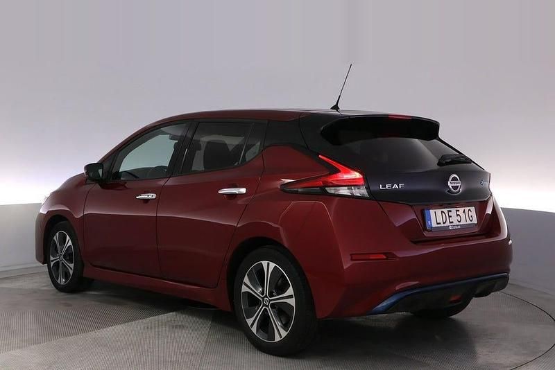 Begagnad Nissan Leaf 360º 110 kW (150 HK) 2019 Röd Halvkombi