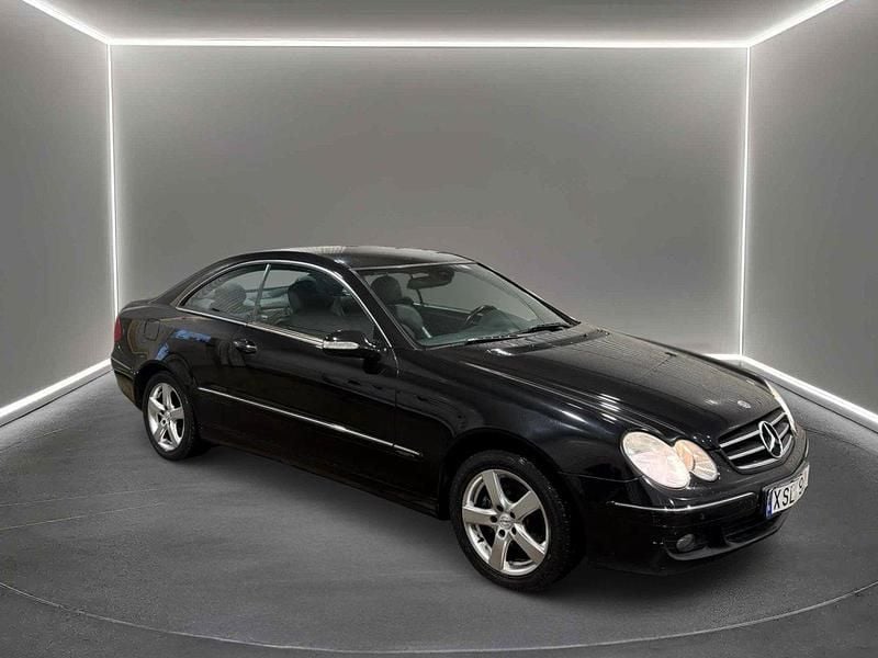 Svart Begagnad 2005 Mercedes CLK200 Avantgarde Sportkupé | 54 900 kr (Marknadspris) - Bild 1/4