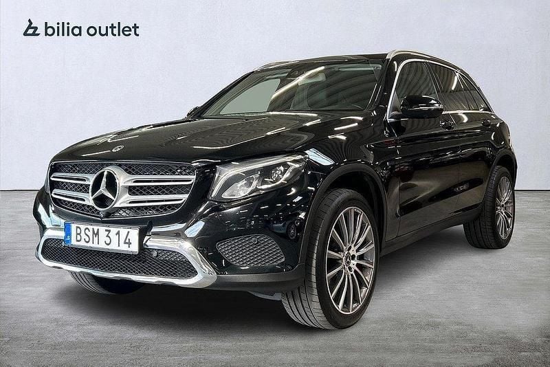 Svart Begagnad 2018 Mercedes GLC350 SUV | 309 900 kr (Bra pris) - Bild 1/3