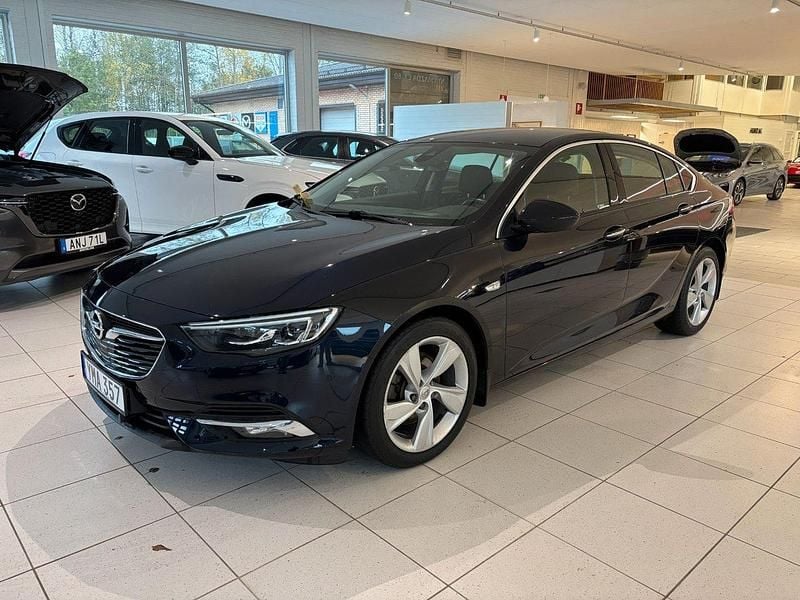 Blå Begagnad 2017 Opel Insignia Business Halvkombi | 154 500 kr (Marknadspris) - Bild 1/4