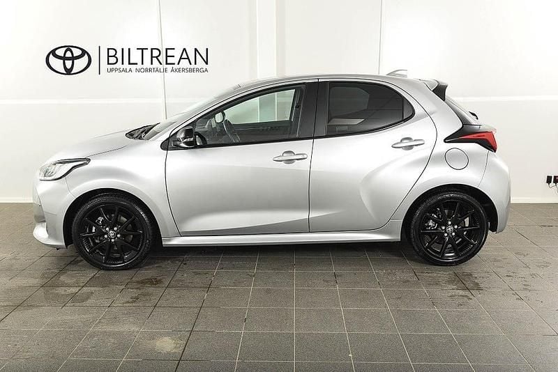 Begagnad Toyota Yaris 2024 Silver Halvkombi