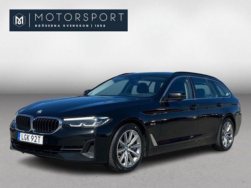 Svart Begagnad 2022 BMW 530e Kombi | 299 900 kr (Superpris) - Bild 1/3