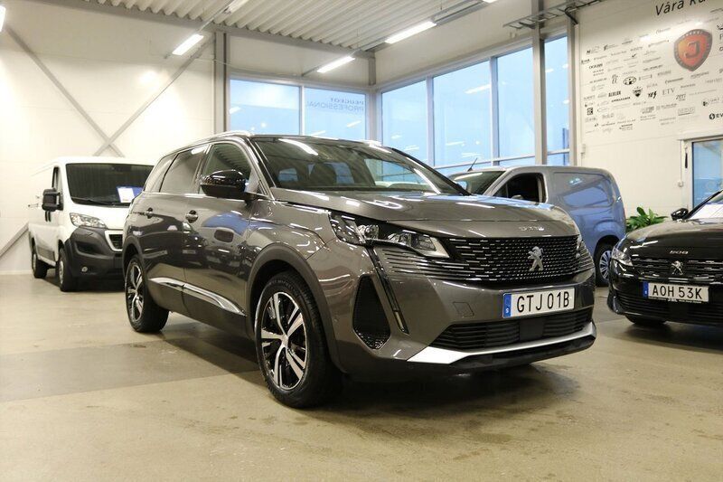 Grå Begagnad 2023 Peugeot 5008 GTi Minibuss | 319 900 kr (Marknadspris) - Bild 1/4