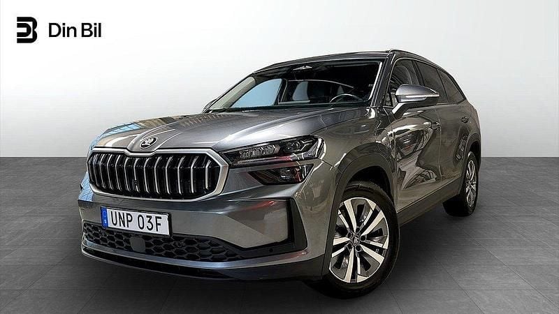 Grå Begagnad 2025 Skoda Kodiaq Selection SUV | 499 900 kr (Lite dyr) - Bild 1/4