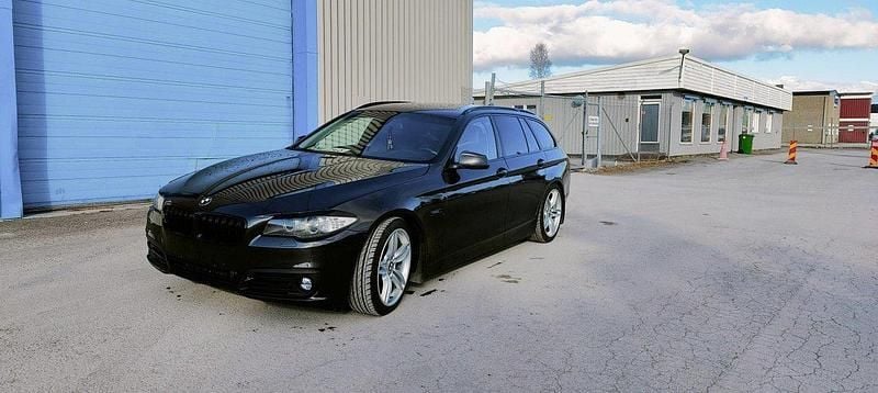 Grå Begagnad 2011 BMW 525 Kombi | 110 000 kr (Dyr) - Bild 1/4