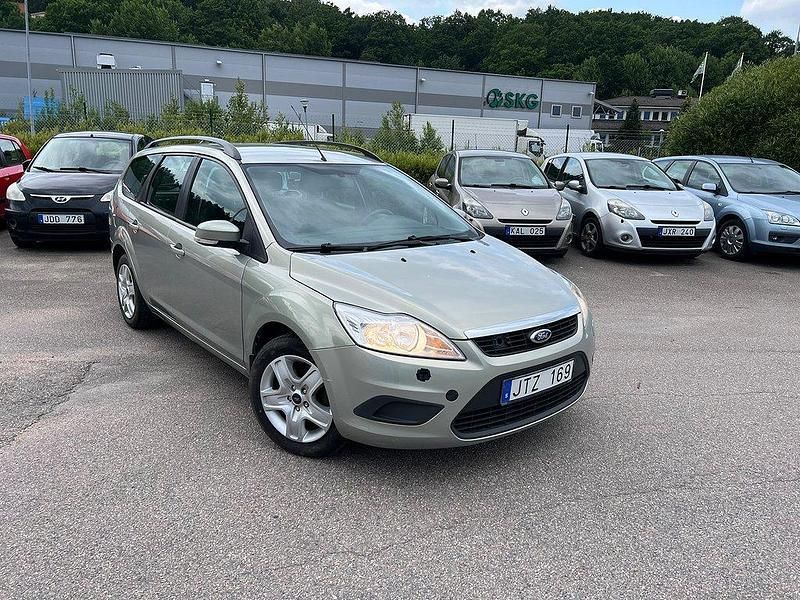 Grå Begagnad 2009 Ford Focus Trend Kombi | 32 900 kr (Marknadspris) - Bild 1/4