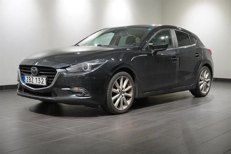 Svart Begagnad 2018 Mazda 3 Inclusive Halvkombi | 159 400 kr (Marknadspris) - Bild 1/2