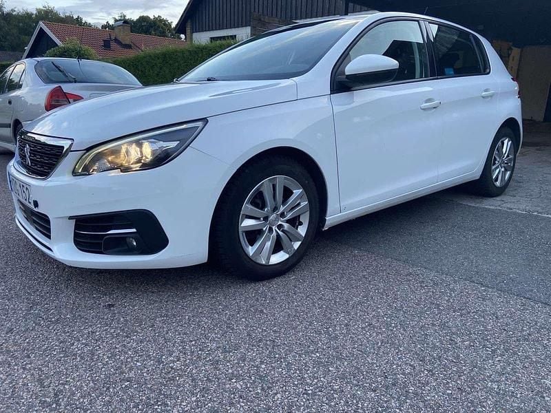Begagnad 2017 Peugeot 308 Active Halvkombi | 95 000 kr (Lite dyr) - Bild 1/4