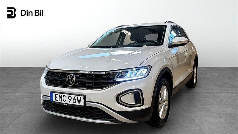 Grå (ascot grey) Begagnad 2022 VW T-Roc Life SUV | 259 900 kr (Marknadspris) - Bild 1/4