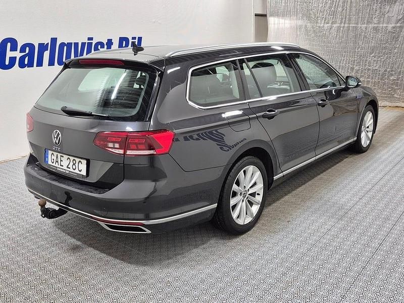Begagnad VW Passat GTE 156 HK (114 kW) 2022 Mangan grey metallic Kombi