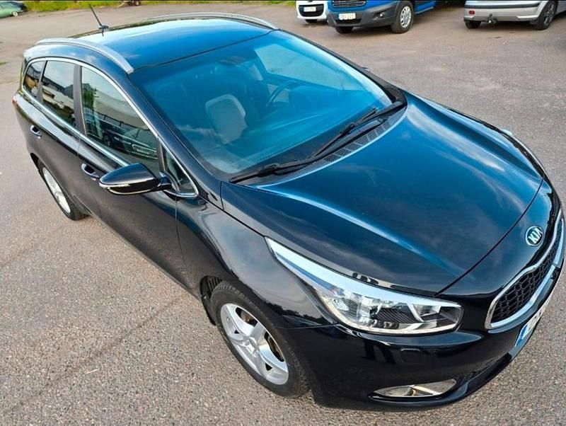 Begagnad Kia Ceed Sportswagon Comfort 128 HK (94 kW) 2014 Svart Kombi