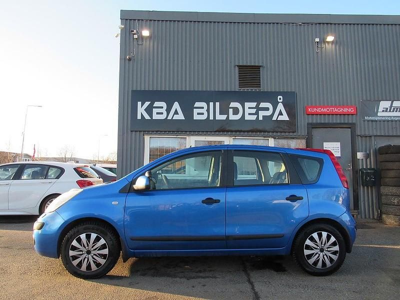 Blå Begagnad 2006 Nissan Note Visia Halvkombi | 24 900 kr (Marknadspris) - Bild 1/4