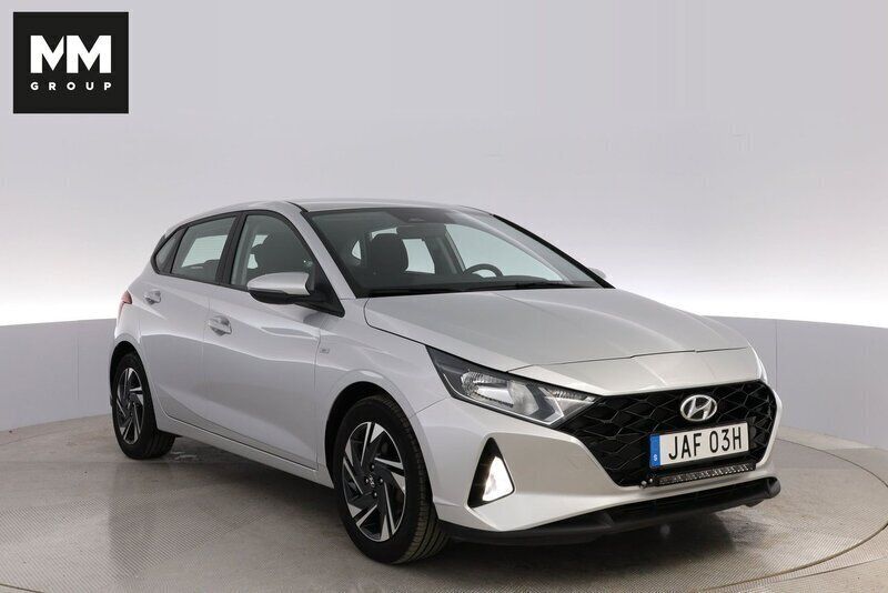 Grå Begagnad 2023 Hyundai i20 Essential Halvkombi | 219 000 kr (Marknadspris) - Bild 1/4