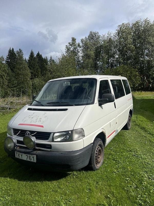 Vit Begagnad 2002 VW Caravelle Minibuss | 23 000 kr - Bild 1/4
