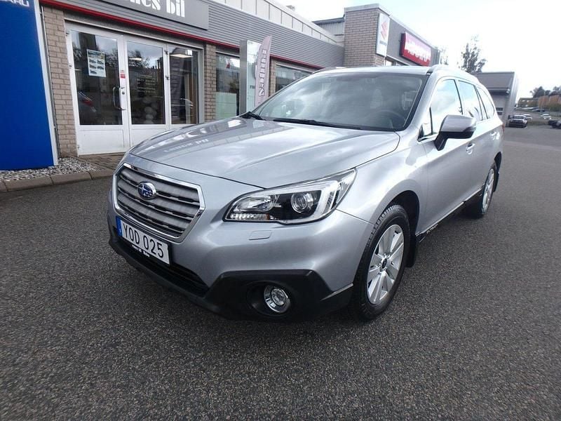 Silver Begagnad 2017 Subaru Outback SUV | 198 500 kr (Marknadspris) - Bild 1/4
