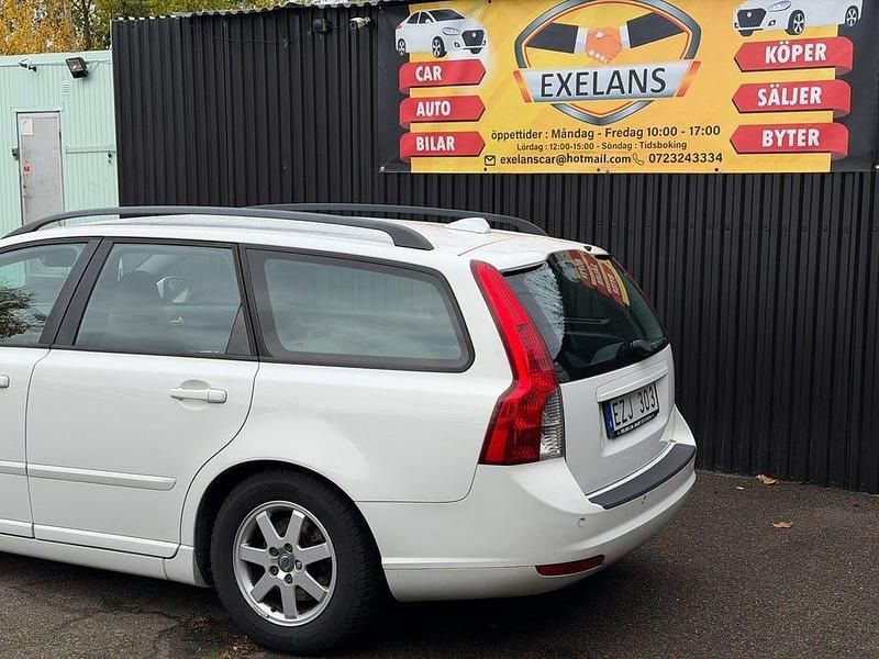 Begagnad Volvo V50 Momentum 116 HK (85 kW) 2011 Vit Kombi