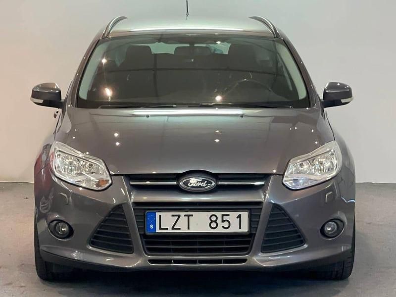Begagnad Ford Focus Trend 95 HK (69 kW) 2011 Brun Kombi