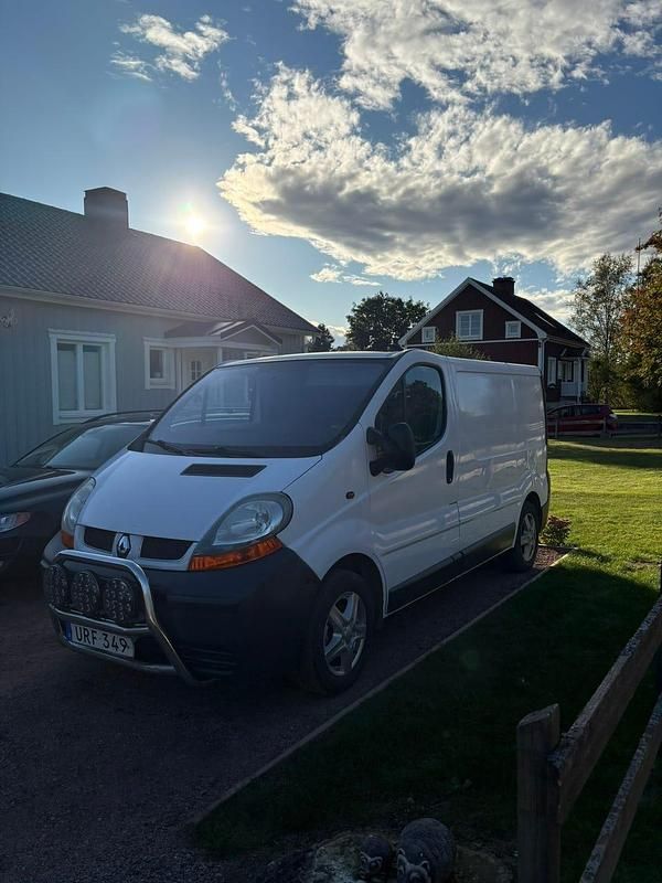 Begagnad Renault Trafic 101 HK (74 kW) 2004 Minibuss