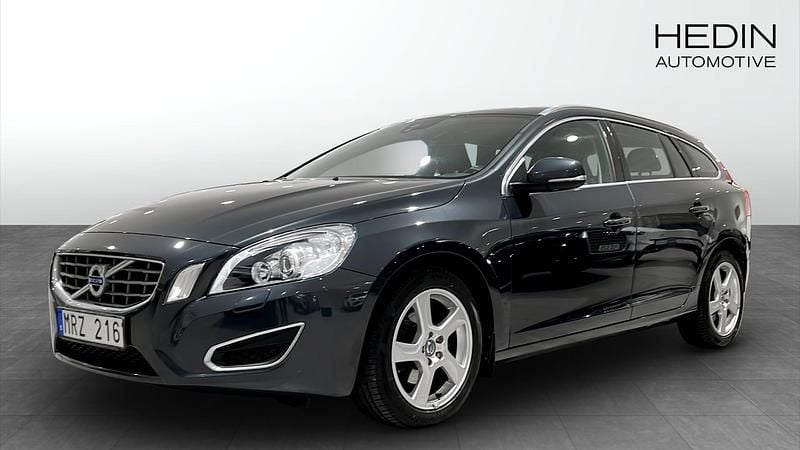Grå (grey) Begagnad 2011 Volvo V60 Summum Kombi | 84 900 kr (Marknadspris) - Bild 1/4