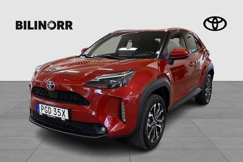 Röd Begagnad 2021 Toyota Yaris Cross Active SUV | 269 900 kr (Marknadspris) - Bild 1/4