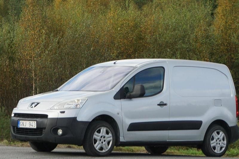 Grå Begagnad 2011 Peugeot Partner Minibuss | 32 000 kr (Lite dyr) - Bild 1/4