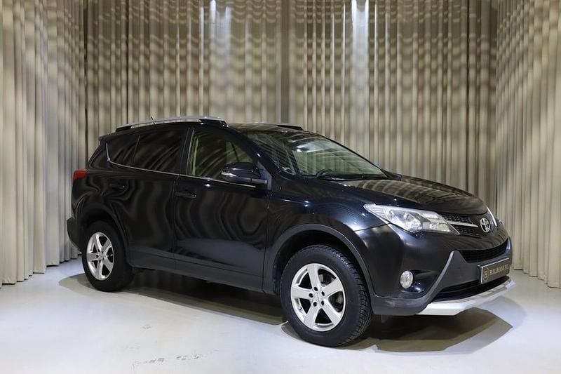 Mörkblå Begagnad 2015 Toyota RAV4 Edition SUV | 169 900 kr (Bra pris) - Bild 1/4