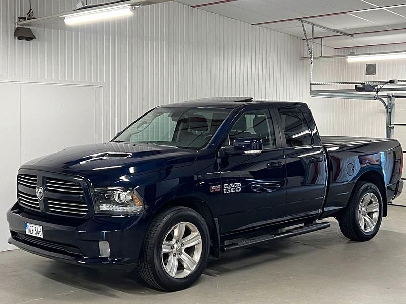 Mörkblå (blå) Begagnad 2014 Dodge Ram Pickup | 199 900 kr (Superpris) - Bild 1/4