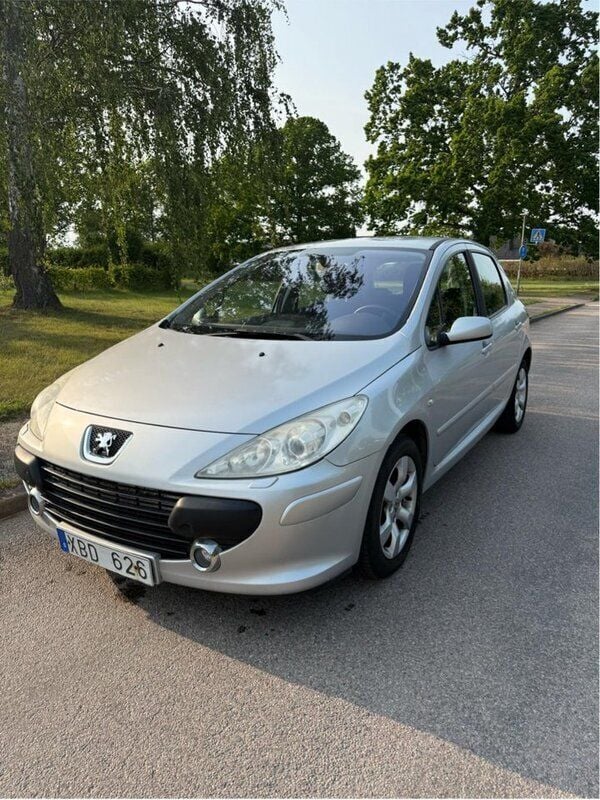 Grå Begagnad 2006 Peugeot 307 Halvkombi | 21 999 kr (Marknadspris) - Bild 1/4