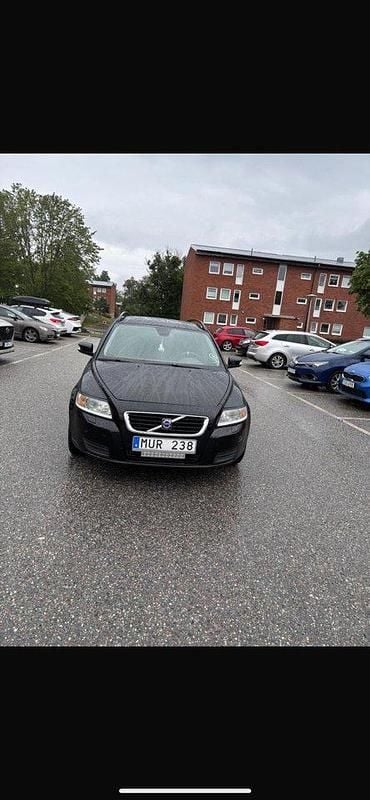 Svart Begagnad 2008 Volvo V50 Kinetic Kombi | 39 500 kr (Marknadspris) - Bild 1/4
