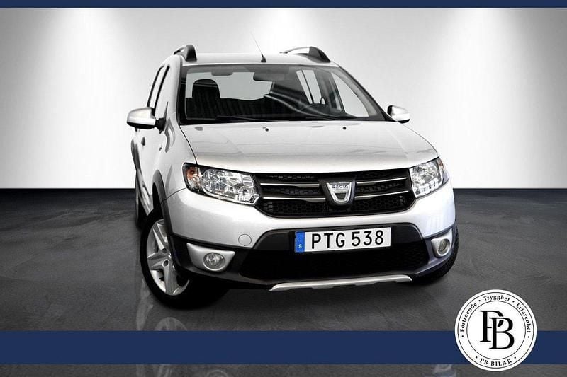 Silver Begagnad 2015 Dacia Sandero Stepway Halvkombi | 69 900 kr (Marknadspris) - Bild 1/4