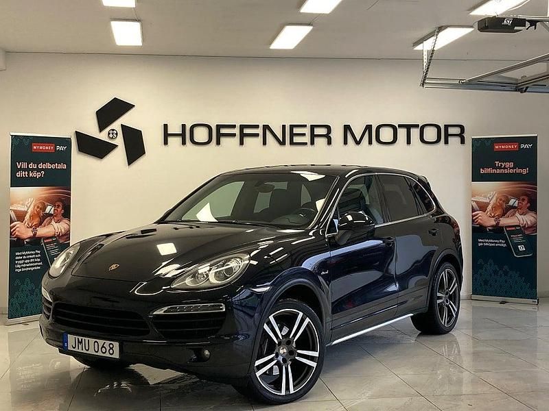 Svart Begagnad 2013 Porsche Cayenne SUV | 239 000 kr (Marknadspris) - Bild 1/4