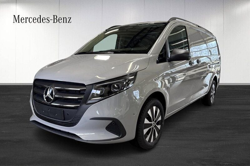 Grå (vit) Ny 2025 Mercedes Vito Minibuss | 723 750 kr (Marknadspris) - Bild 1/4