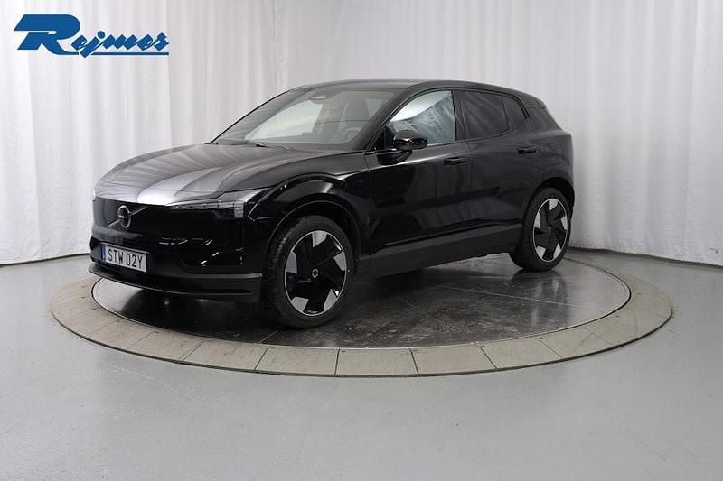 Svart Ny 2026 Volvo EX30 Single Motor Extended Range SUV | 519 900 kr (Marknadspris) - Bild 1/4