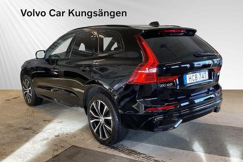 Begagnad Volvo XC60 Plus 355 HK (261 kW) 2022 Svart SUV