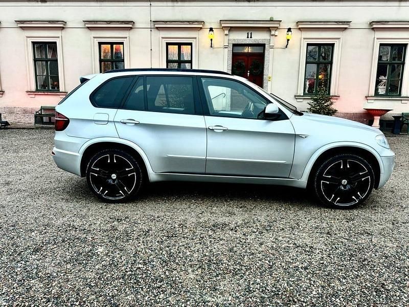 Begagnad BMW X5 M Sport 408 HK (300 kW) 2011 Silver SUV