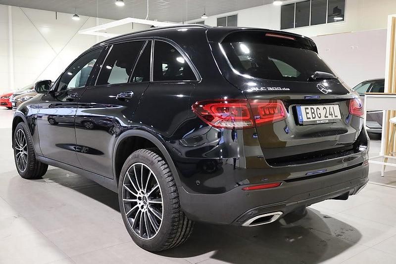 Begagnad Mercedes GLC300e AMG line 306 HK (225 kW) 2020 Svart SUV