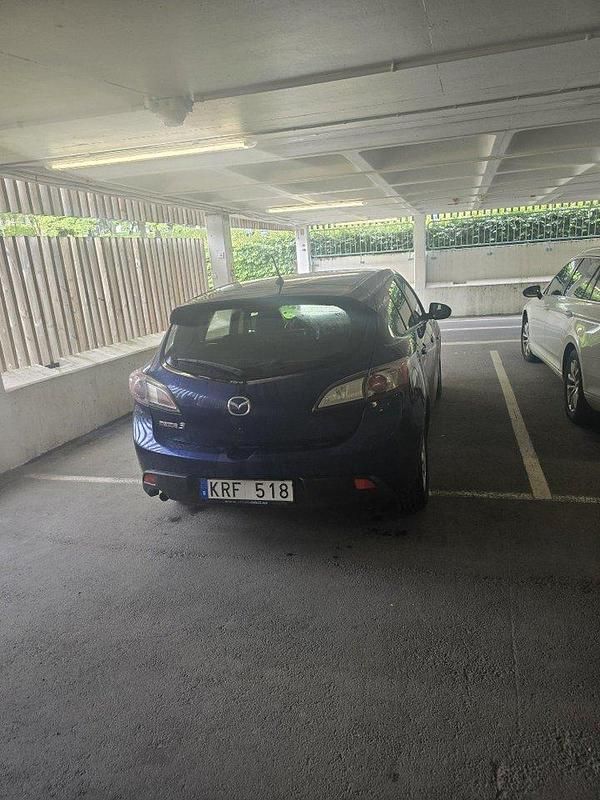 Blå Begagnad 2010 Mazda 3 Inclusive Halvkombi | 45 000 kr (Lite dyr) - Bild 1/4