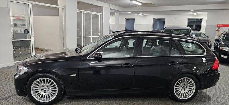 Begagnad BMW 325 Advantage 218 HK (160 kW) 2005 Svart Kombi