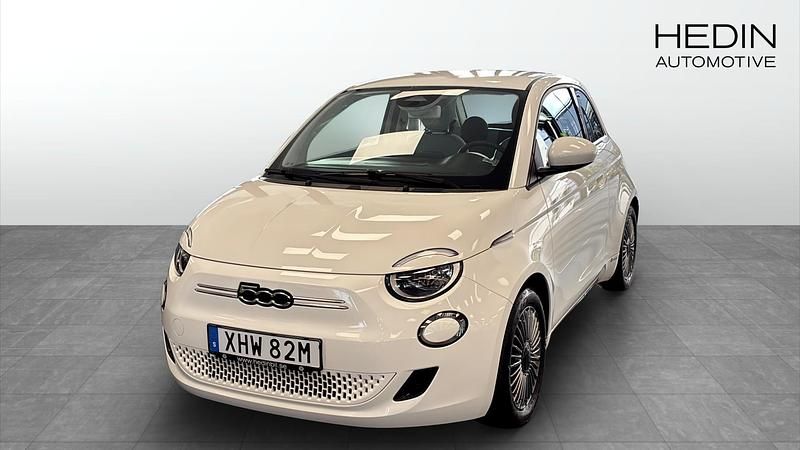 Vit (white) Begagnad 2022 Fiat 500e Icon Halvkombi | 189 900 kr (Marknadspris) - Bild 1/4