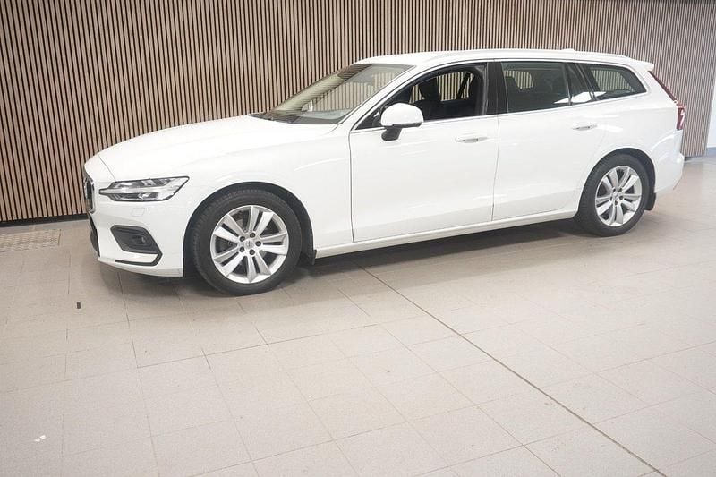Vit Begagnad 2018 Volvo V60 Momentum Kombi | 239 700 kr (Marknadspris) - Bild 1/4