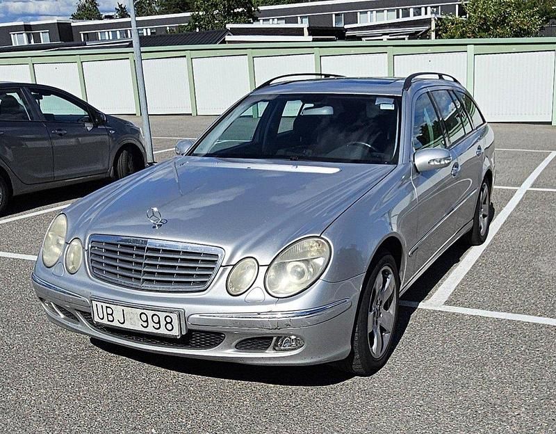 Grå Begagnad 2003 Mercedes E240 Kombi | 23 000 kr (Superpris) - Bild 1/4