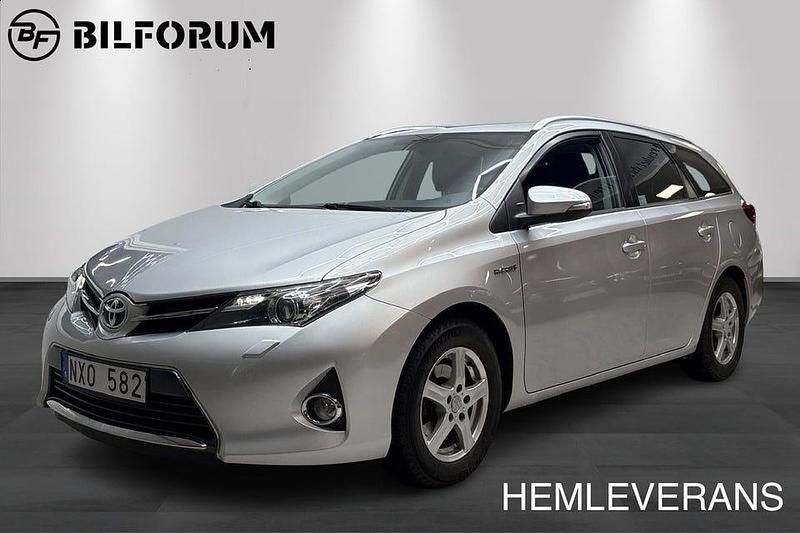Silver Begagnad 2013 Toyota Auris Touring Sports Active Kombi | 139 800 kr (Marknadspris) - Bild 1/4