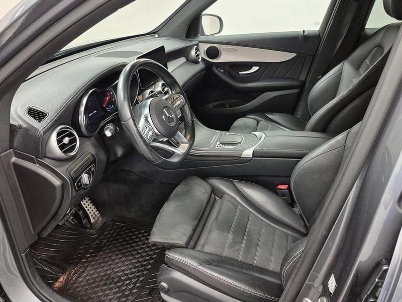 Begagnad Mercedes GLC300e AMG 194 HK (142 kW) 2022 Selenitgrå metallic