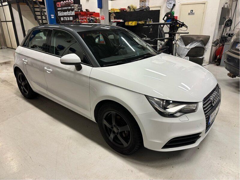 Vit Begagnad 2013 Audi A1 Sportback Halvkombi | 91 000 kr (Bra pris) - Bild 1/4