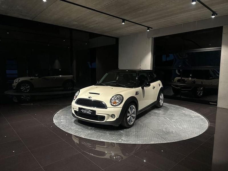 Vit Begagnad 2011 Mini Cooper S Halvkombi | 99 000 kr (Marknadspris) - Bild 1/4